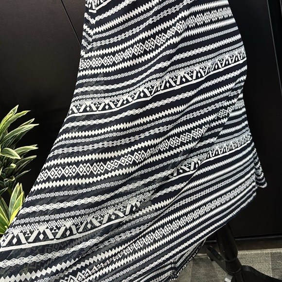 Karen Kane Hi Lo sleeveless, scoopneck,stretchy patterned,sheer,lined - Picture 7 of 15